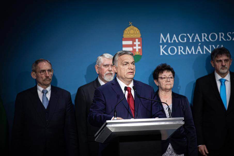 Венгрия снимает карантин и снижает полномочия правительства