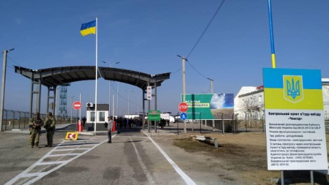 Украина закрыла пропускные пункты с Крымом