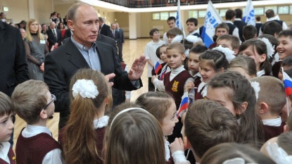Путин пообщался со школьниками страны