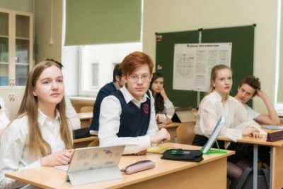 Родители учеников 9 и 10 классов пишут жалобу в Министерство Просвещения страны
