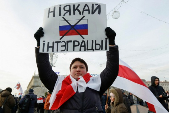 Жители  Белоруссии голосуют против России