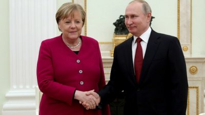 Путин провел телефонные переговоры с Меркель