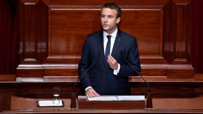 Макрон намерен изменить конституцию Франции