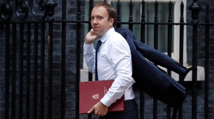 Министр здравоохранения Великобритания покинул свой  пост из-за поцелуя