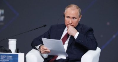 Путин принял участие в экономическом форуме