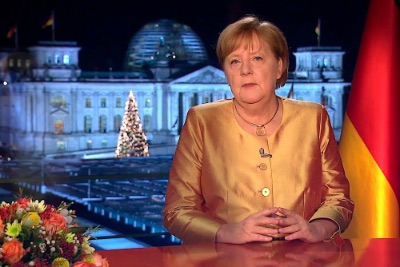 Меркель уходит с поста, забирая себе сотрудников