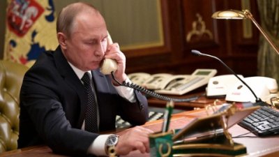 Шольц пообщался с Путиным по телефону