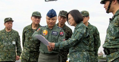 Военные силы КНР проведут учения рядом с Тайванем