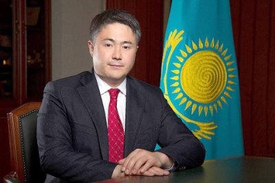 Казахстан и нашим, и вашим