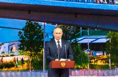Путин побывал на празднике в Москве