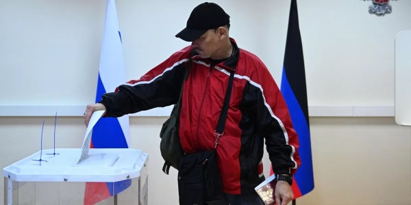 ЛНР и ДНР продолжают голосовать