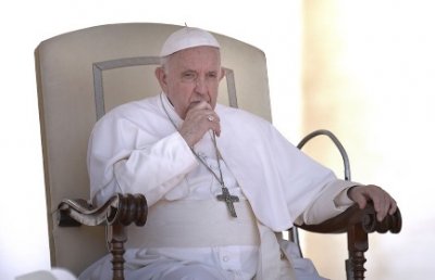 Папа Римский попросил прекратить военные действия