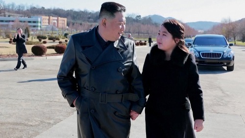 Ким Чен Ын снова появился с дочерью на людях
