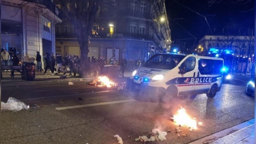 Во Франции начались массовые беспорядки