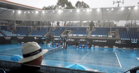 На Australian Open уже второй раз матчи прерваны из-за погоды