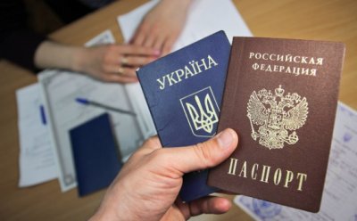12 россиян с лета получили визы в Украине