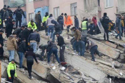 Россия отправляет помощь в Турцию для борьбы с последствиями землетрясения