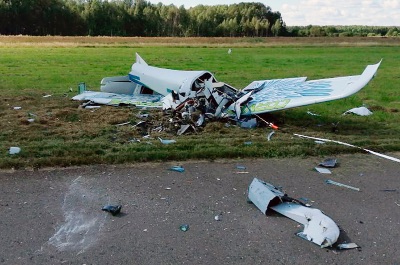 В Израиле самолет упал на автомобильную дорогу