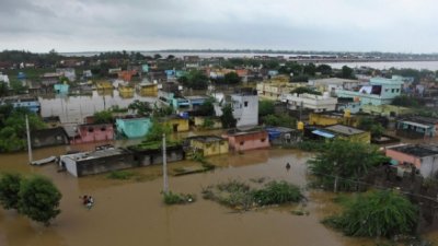 В Индии из-за дождей уже погибло 100 человек