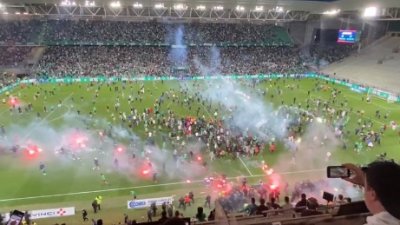 В Италии фанаты после проигрыша команды подожгли стадион