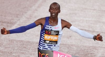 Кельвин Киптум установил мировой рекорд в марафоне