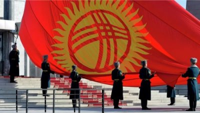 Парламент Киргизии одобрил изменение флага страны