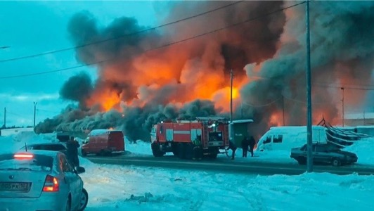 На перерабатывающем рыбу заводе в Мурманске случился пожар