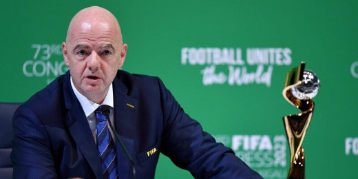 Глава FIFA выступил против синих карточек