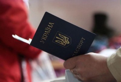 Украина запретила выдавать за границей паспорта военнообязанным лицам