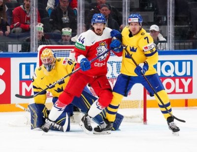 Сборные Чехии и Швеции вышли в полуфинал ЧМ по хоккею