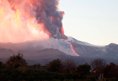 В аэропорту Сицилии отменяют рейсы из-за активности вулкана Этна